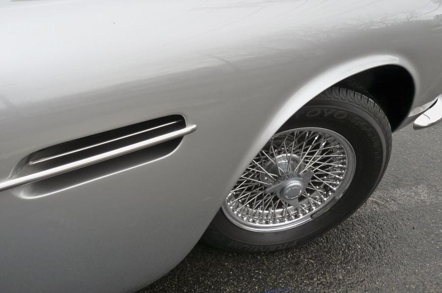 Детали экстерьера Aston Martin DB6 (3398/R) 1968 года  (фото 15 из 20)
